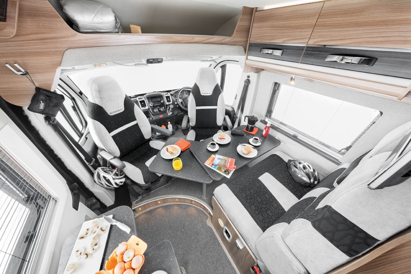 [INT]-Select-164-(Drivers,-Vogue,-Living,-Lux-Pack)-Front-lounge-seats-swivelled-[SWIFT]