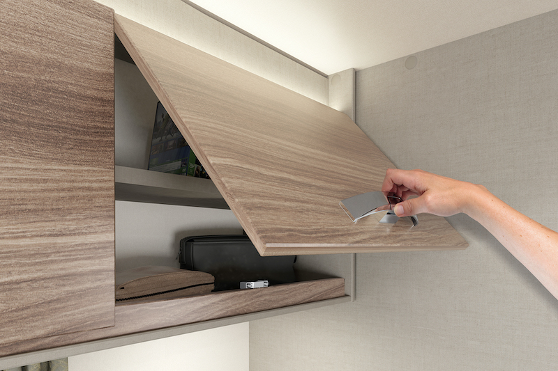 int-edge-486-locker-catch-swift