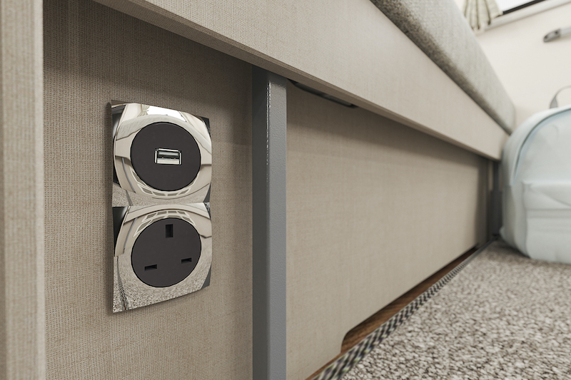 int-edge-486-usb-sockets-swift